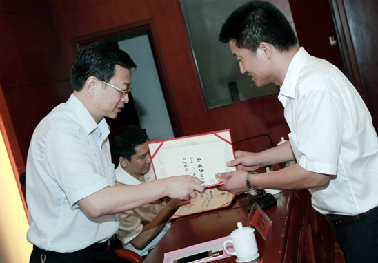 公司召开热烈庆祝建党95周年 暨 “七一”表彰大会